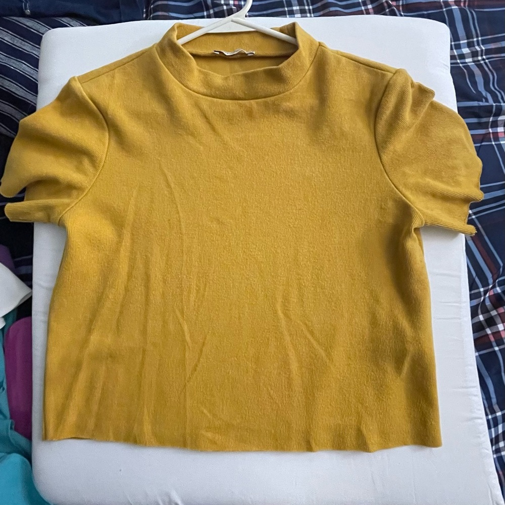 Mustard / yellow shirt